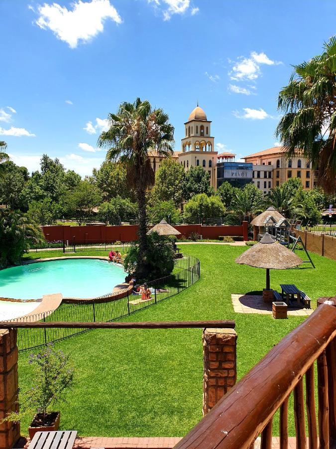Merry Monte Casino Lodge House In Fourways Sandton Exterior photo